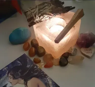 Psychic & Oracle Card Readings with Holly